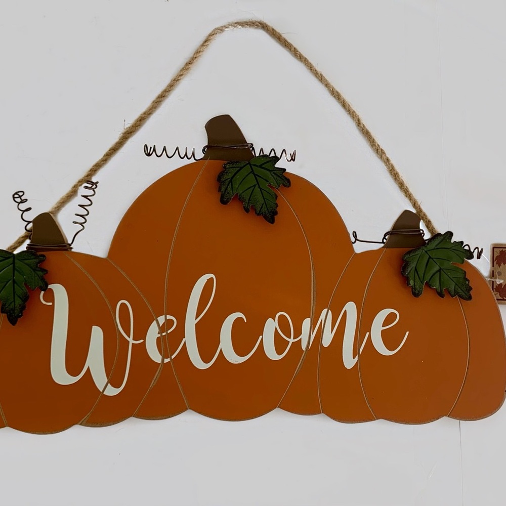 NWT Fall Thanksgiving Autumn Glitzhome Pumpkin Shape “Welcome” Hanging Wood Sign